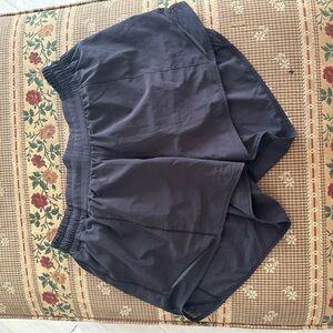 Lululemon hotty hot shorts mid rise- black